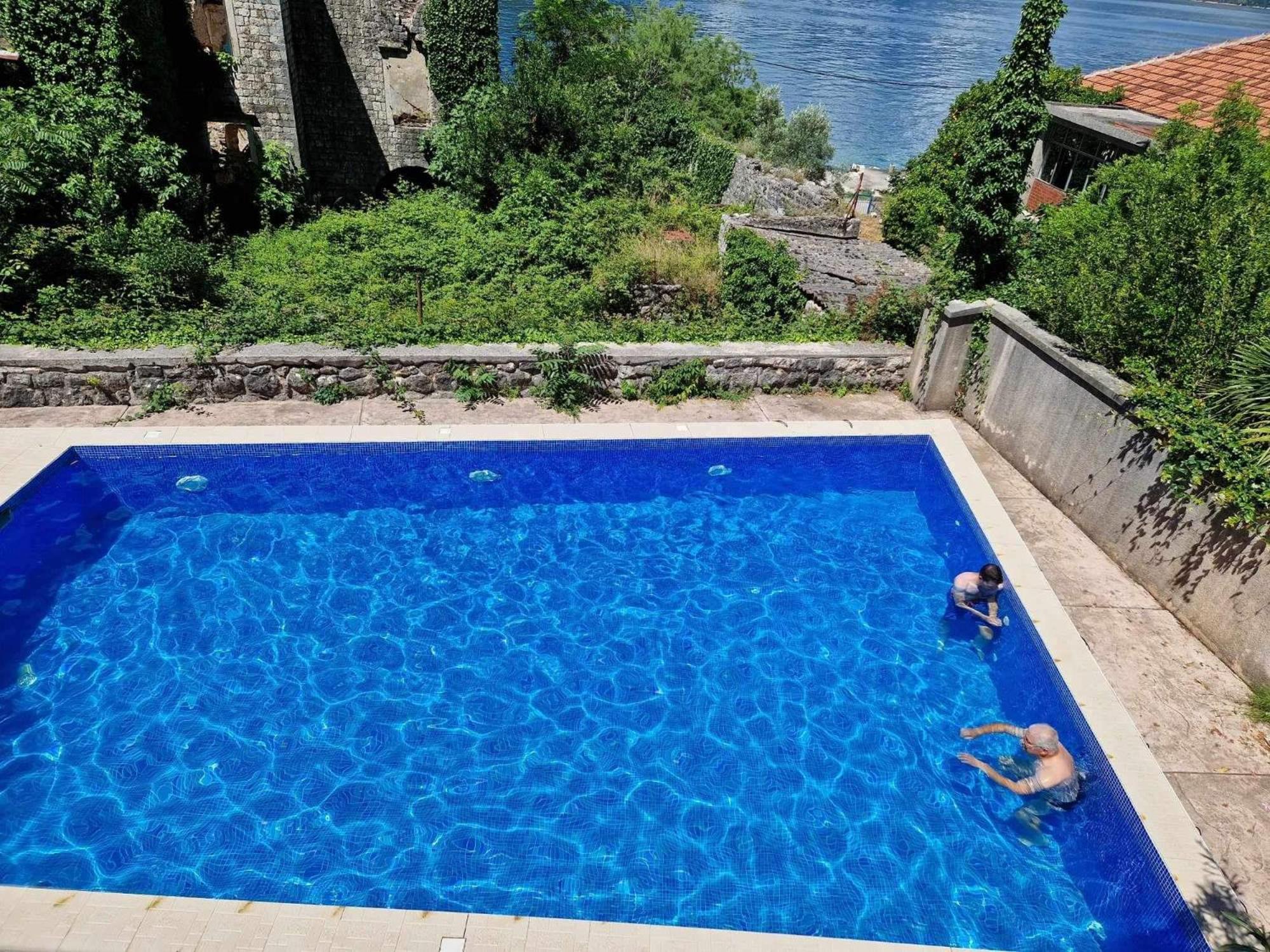 Apartment With Swimmingpool, Seaview And Large Terrace, 1St Floor, Min 2 Persons Dobrota Exterior photo